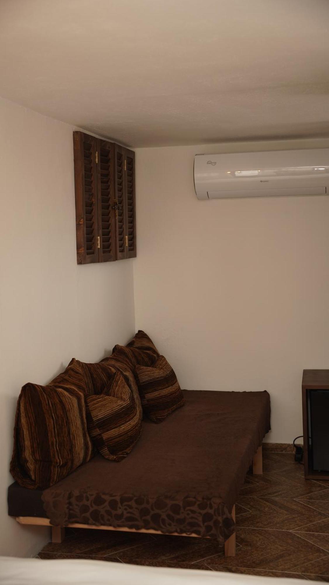 Relax Inn Корча Экстерьер фото