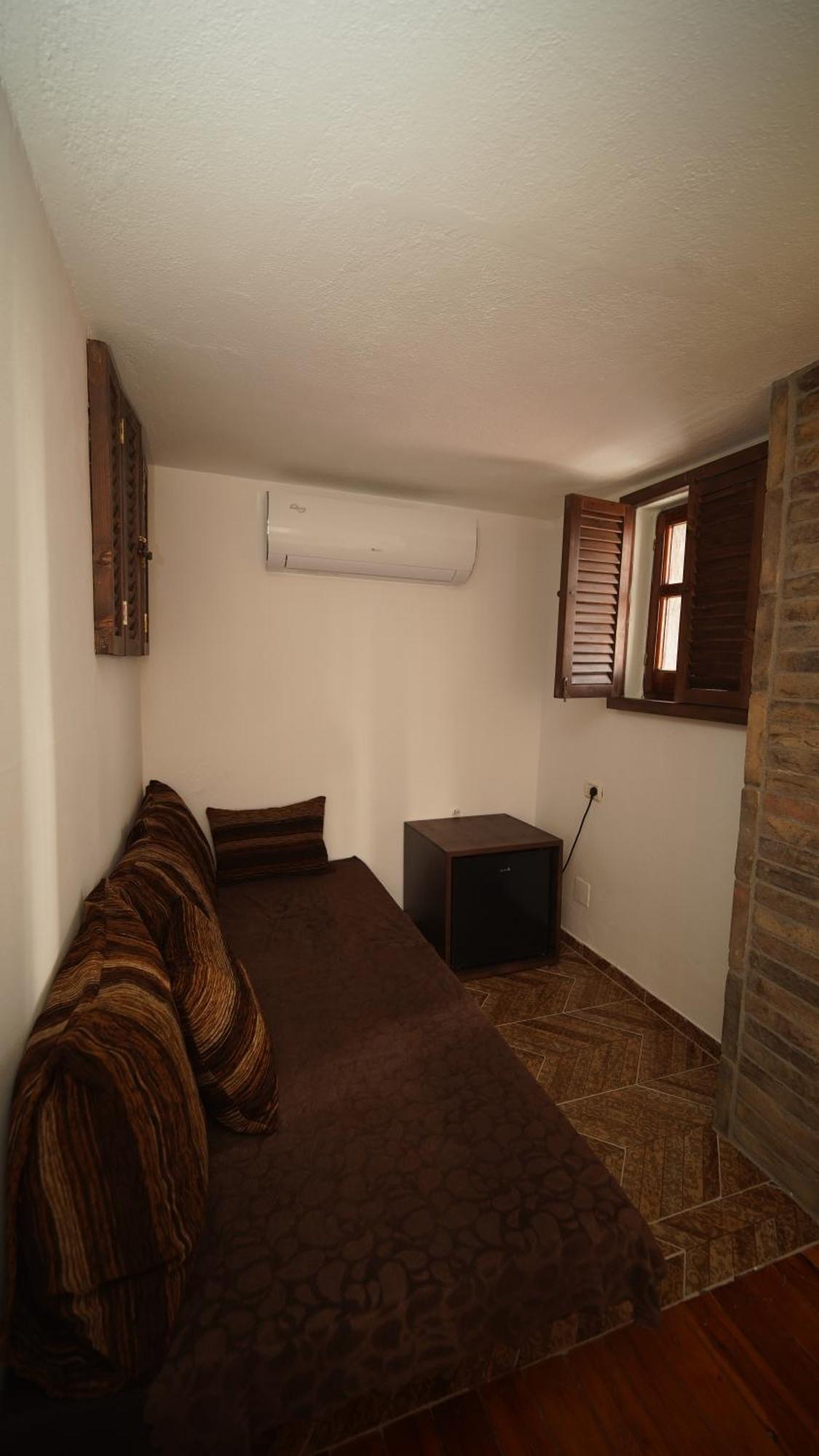 Relax Inn Корча Экстерьер фото